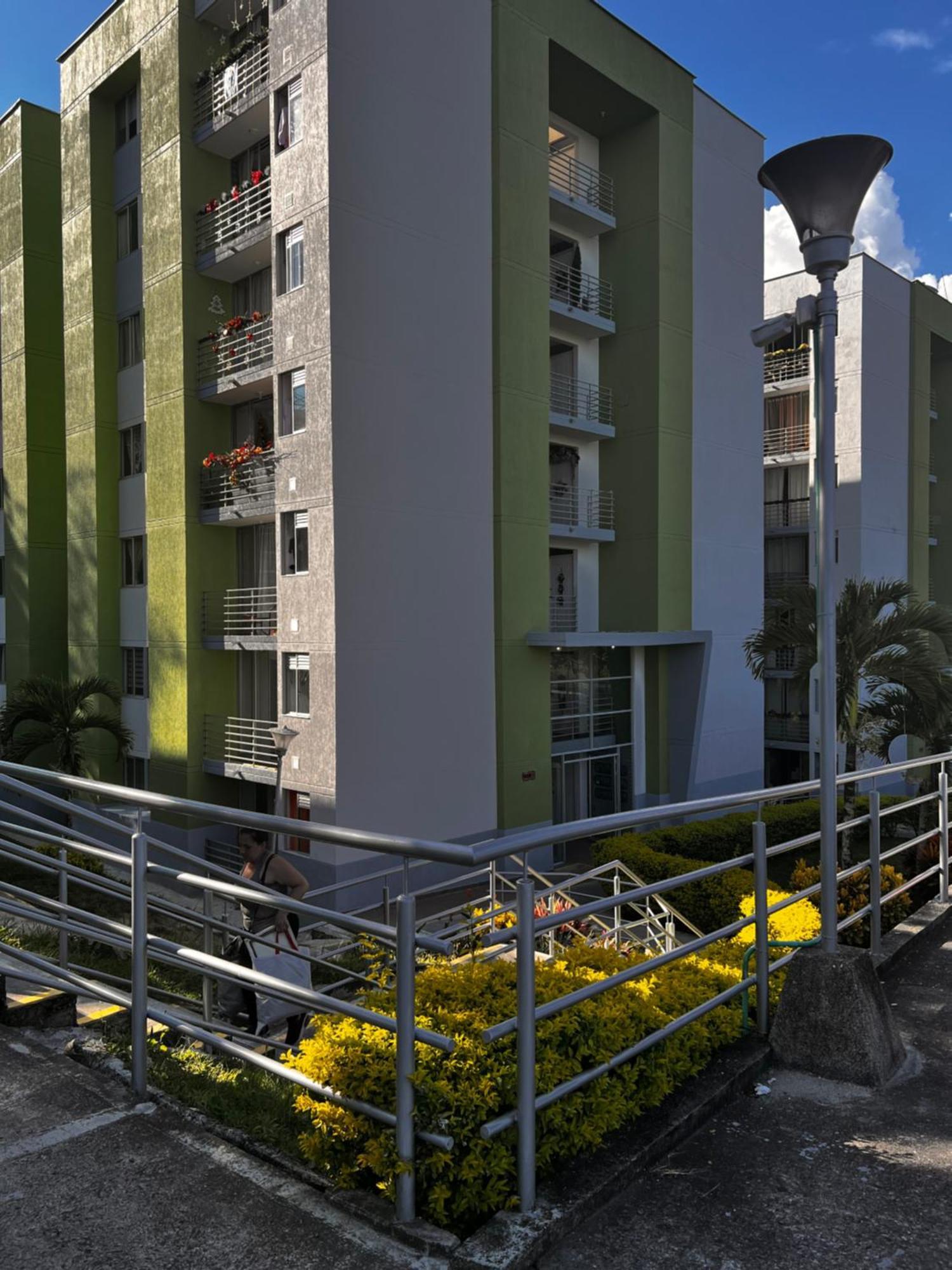 Ibague, Amoblado, Comodo Y Bien Ubicado Cerca Al Centro Comercial La Estacion Apartment